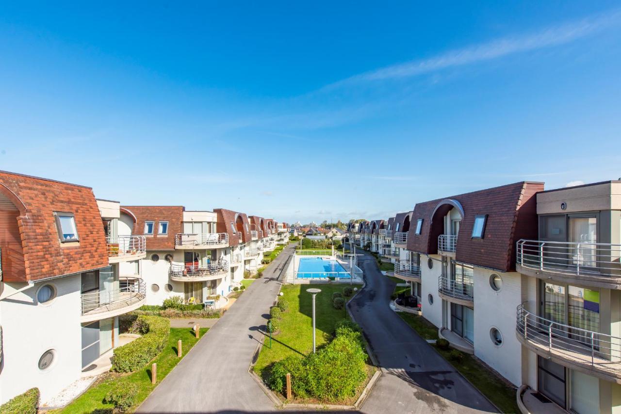 Modern Apartment With Terrace & Public Pool Bredene Kültér fotó